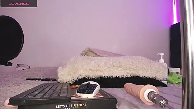 Snapshot of nea-w chatting on April 16, 2026, 12:44 am nea-w online show from April 16, 2026, 12:44 am