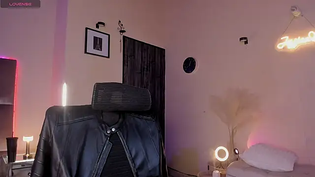 Jess Collen online show from April 20, 2026, 5:43 am