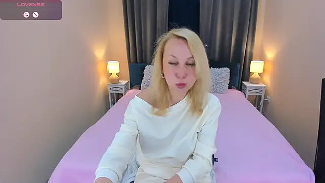Anny Jey  online show from May 4, 2026, 6:33 pm