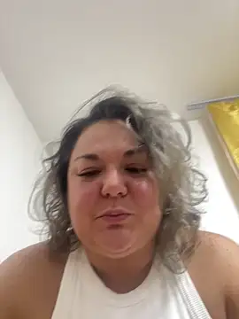 MikyVesela online show from October 27, 2025, 5:25 pm