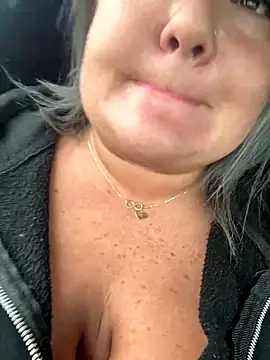 MikyVesela online show from September 28, 2025, 2:02 pm