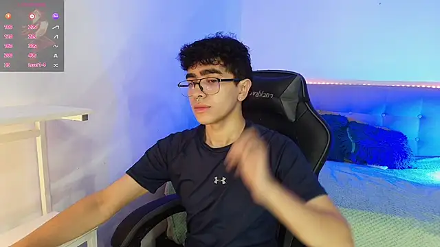 Snapshot of _nickconnor01 chatting on December 3, 2025, 5:12 pm nickconnor01 online show from December 3, 2025, 5:12 pm