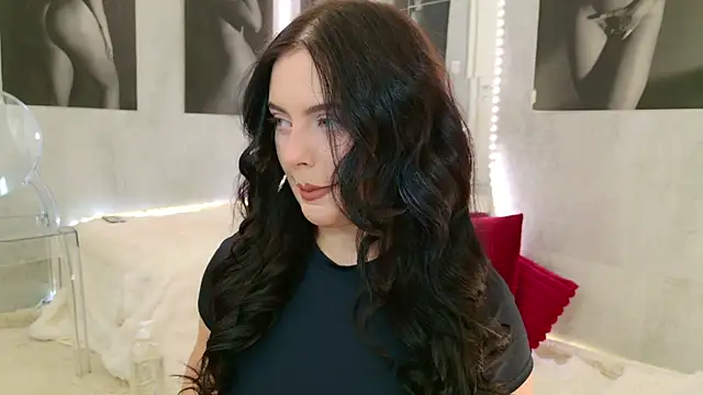 celia chanel online show from April 17, 2026, 5:10 am