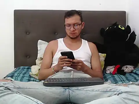 Snapshot of andy_loverxx chatting on February 28, 2026, 12:10 am andy loverxx online show from February 28, 2026, 12:10 am