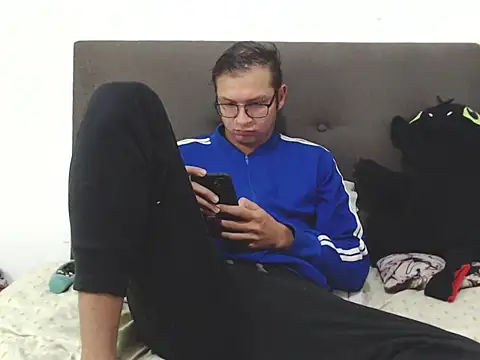 Snapshot of andy_loverxx chatting on February 8, 2026, 1:36 am andy loverxx online show from February 8, 2026, 1:36 am