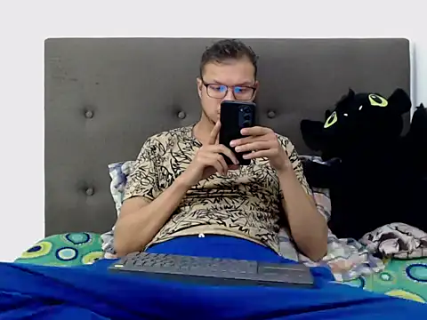 Snapshot of andy_loverxx chatting on February 22, 2026, 12:02 am andy loverxx online show from February 22, 2026, 12:02 am