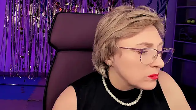 sugar vivien online show from February 22, 2025, 6:30 pm