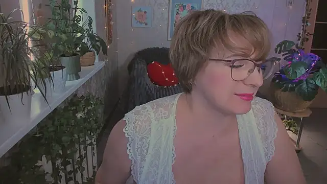 Snapshot of sugar_vivien chatting on February 5, 2026, 9:16 am sugar vivien online show from February 5, 2026, 9:16 am