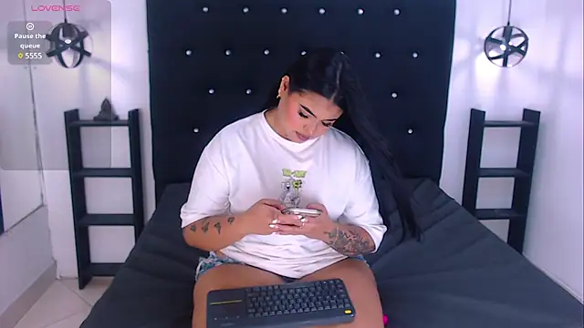 Snapshot of Mels_ chatting on February 28, 2025, 8:07 pm Mels online show from February 28, 2025, 8:07 pm