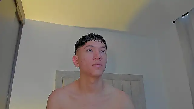 Snapshot of JulianRose_1 chatting on April 11, 2026, 12:20 pm JulianRose 1 online show from April 11, 2026, 12:20 pm