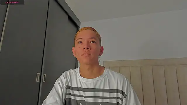 JulianRose 1 online show from October 29, 2025, 11:42 am