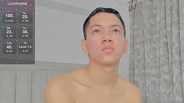 Snapshot of JulianRose_1 chatting on February 12, 2025, 11:29 am JulianRose 1 online show from February 12, 2025, 11:29 am