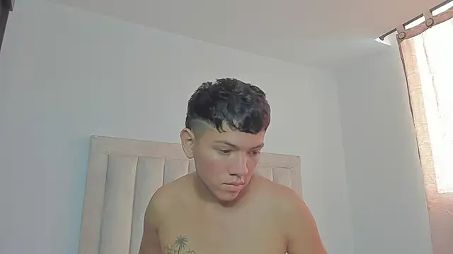 Snapshot of JulianRose_1 chatting on February 23, 2025, 3:08 pm JulianRose 1 online show from February 23, 2025, 3:08 pm