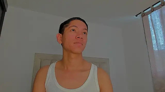 Snapshot of JulianRose_1 chatting on April 6, 2026, 11:55 am JulianRose 1 online show from April 6, 2026, 11:55 am