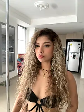 Snapshot of Melina-Smith chatting on November 19, 2025, 10:10 pm Melina-Smith online show from November 19, 2025, 10:10 pm