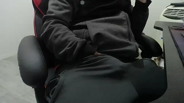 Snapshot of Dandi19 chatting on November 14, 2025, 8:34 pm Dandi19 online show from November 14, 2025, 8:34 pm