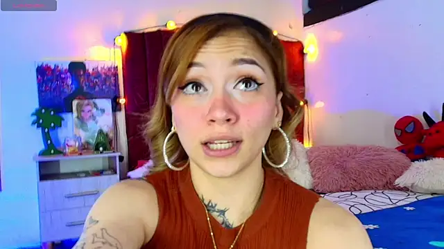 alisson zafiro  online show from October 8, 2025, 3:30 am