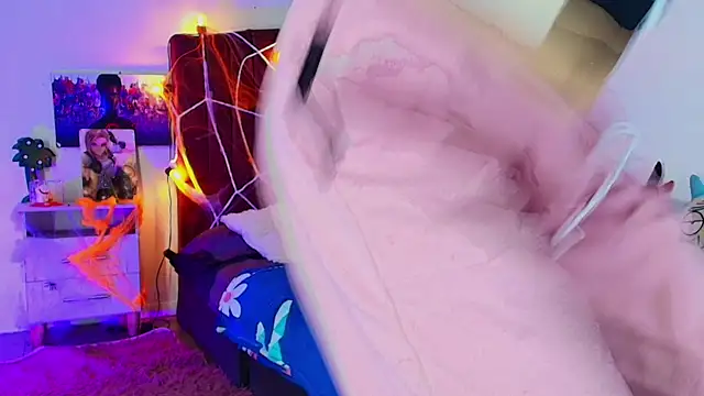 alisson zafiro  online show from October 23, 2025, 3:16 am