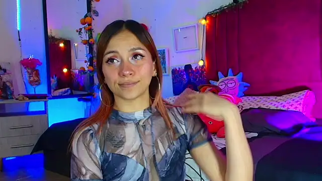 alisson zafiro  online show from January 12, 2026, 3:02 am