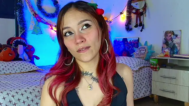 alisson zafiro  online show from December 19, 2025, 3:21 am