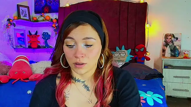 alisson zafiro  online show from November 20, 2025, 3:18 am