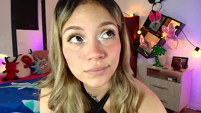 alisson zafiro  online show from March 14, 2025, 3:15 am