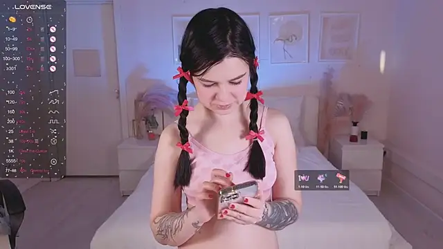 Snapshot of Lil_Amelie chatting on February 3, 2026, 9:47 am Lil Amelie online show from February 3, 2026, 9:47 am