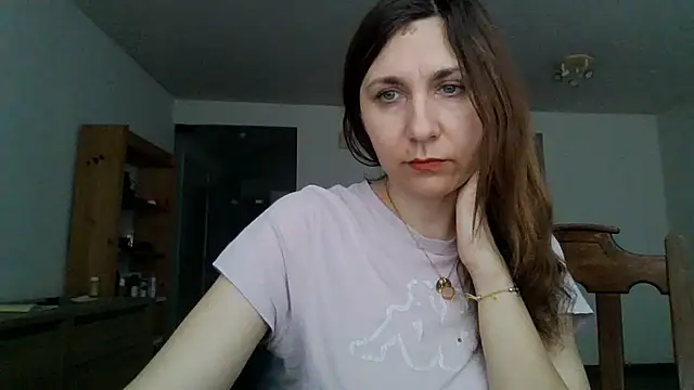JasmineGlamour online show from May 7, 2026, 6:00 pm