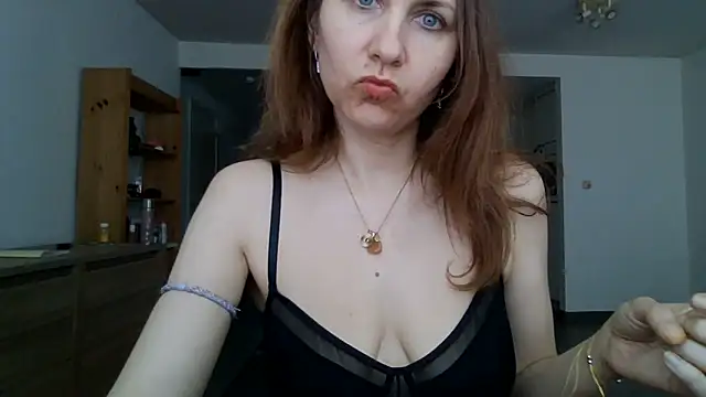 JasmineGlamour online show from May 11, 2026, 4:04 pm