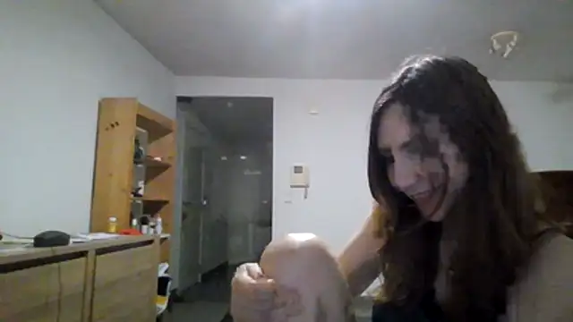 JasmineGlamour online show from May 19, 2026, 2:29 am