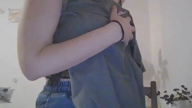 JasmineGlamour online show from November 12, 2025, 8:01 pm