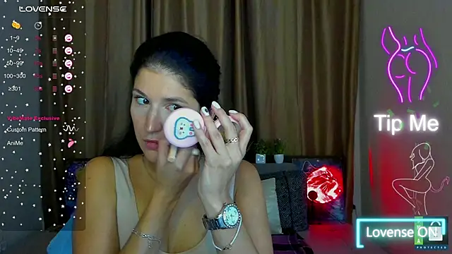 Alianna Solo Kisses online show from October 31, 2025, 6:32 am