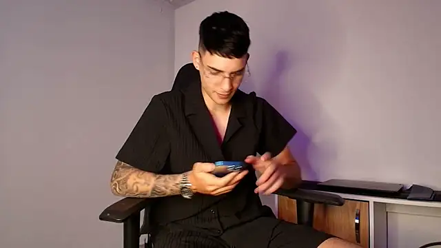 Snapshot of god_drake chatting on April 13, 2026, 5:33 am god drake online show from April 13, 2026, 5:33 am