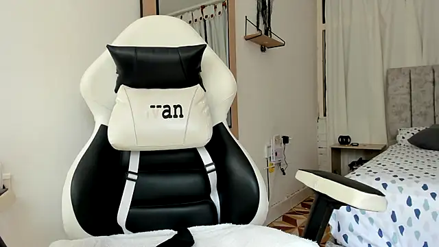 Valerioe online show from October 24, 2025, 2:16 pm