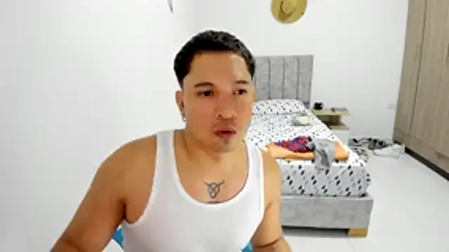 Snapshot of Valerioe chatting on July 16, 2026, 9:56 pm Valerioe online show from July 16, 2026, 9:56 pm