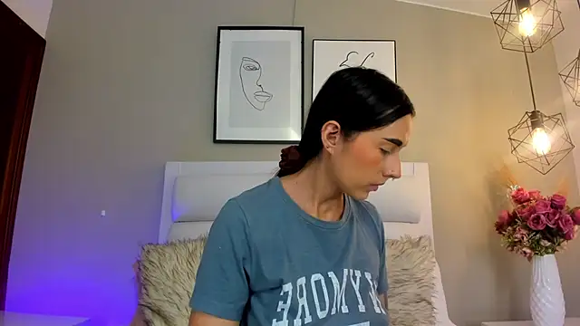 Snapshot of helen_mooree chatting on February 19, 2026, 12:46 pm helen mooree online show from February 19, 2026, 12:46 pm