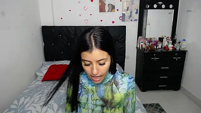 Snapshot of floweer_ chatting on October 23, 2025, 2:54 am floweer  online show from October 23, 2025, 2:54 am