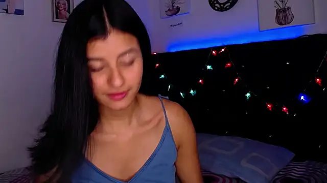 Snapshot of floweer_ chatting on February 9, 2025, 5:43 pm floweer  online show from February 9, 2025, 5:43 pm