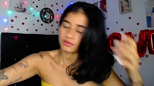 Snapshot of floweer_ chatting on February 16, 2025, 7:16 pm floweer  online show from February 16, 2025, 7:16 pm