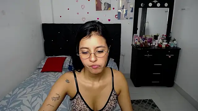 Snapshot of floweer_ chatting on October 23, 2025, 3:00 pm floweer  online show from October 23, 2025, 3:00 pm
