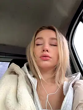 SSSATIVA model online show from November 11, 2025, 2:28 am