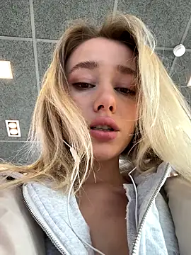 SSSATIVA model online show from November 9, 2025, 2:37 am