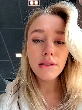 SSSATIVA model online show from November 4, 2025, 2:04 am