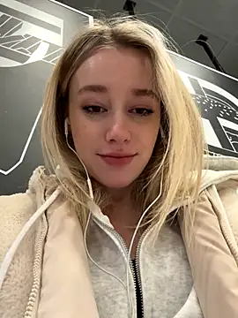 SSSATIVA model online show from October 14, 2025, 11:00 am