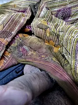 Snapshot of SplitPrestige19 chatting on February 18, 2026, 6:15 pm SplitPrestige19 online show from February 18, 2026, 6:15 pm