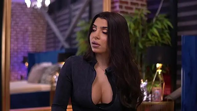 NicoleCellini online show from November 13, 2025, 6:56 pm