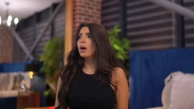 NicoleCellini online show from September 10, 2025, 6:07 pm