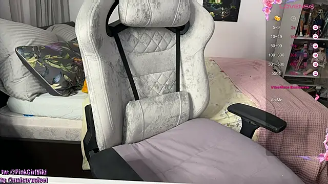 unicornsfeet online show from March 20, 2025, 4:09 pm