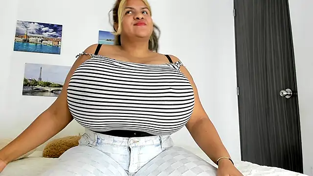 bigmom69  online show from November 25, 2025, 8:53 pm