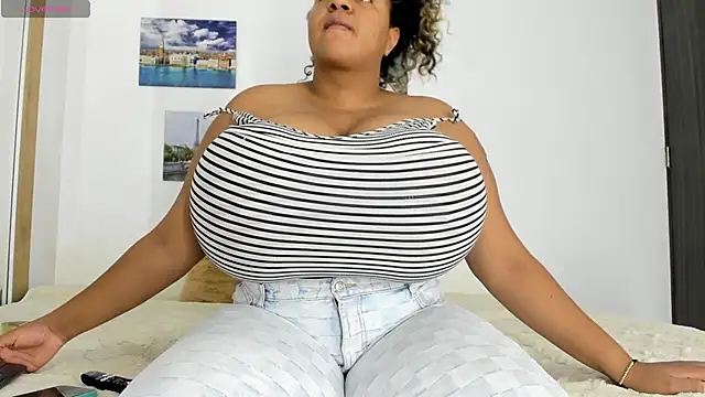 bigmom69  online show from November 3, 2025, 12:27 am